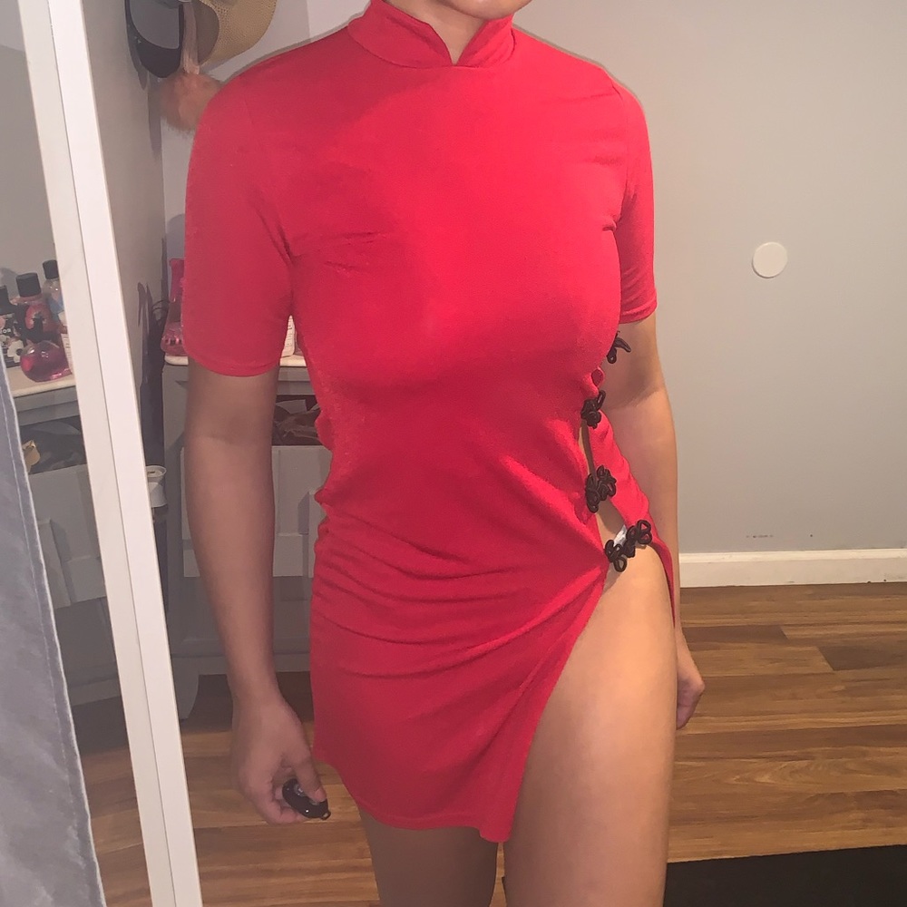 Oriental red mini dress with thigh slit